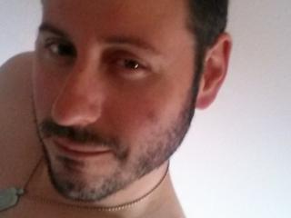 HotTeaser69 - Live en direct avec un Couple Gay avec des cheveux bruns  