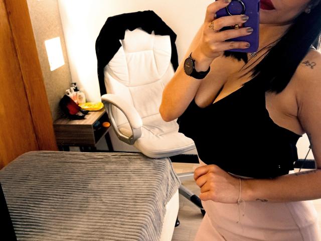MistressVictoriaa - Live porn &amp; sex cam - 25853193