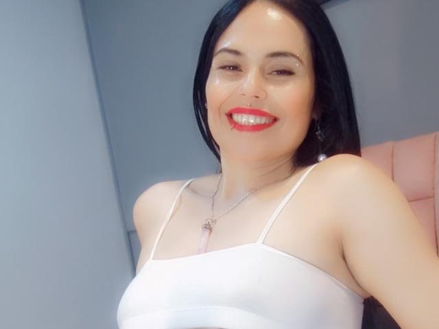 CharlotteCrofort - Live sexe cam - 25854633