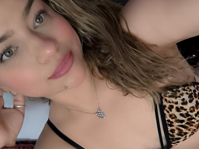 AgathaWalker - Live sex cam - 25855213