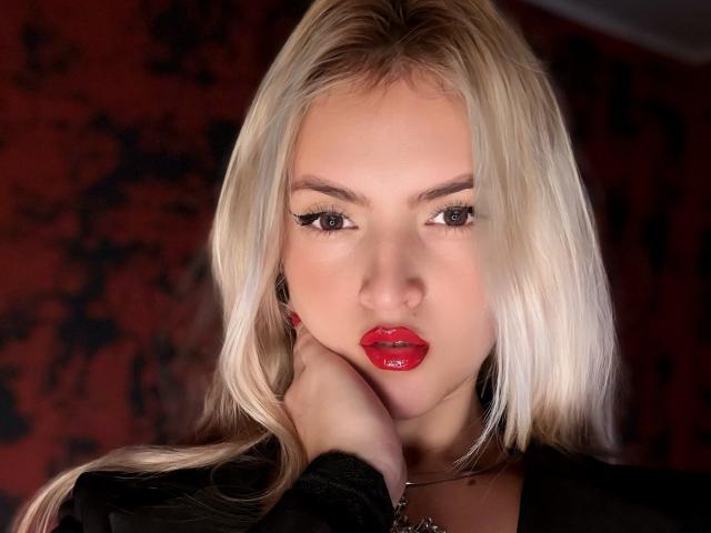 FiorellaNox - Live sex cam - 25855509