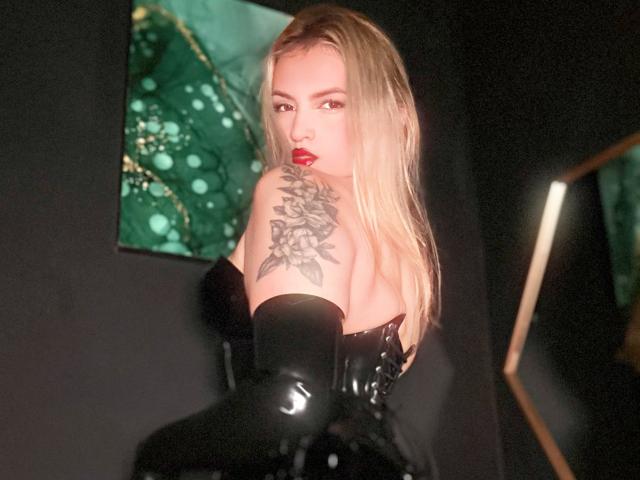 FiorellaNox - Live sex cam - 25855513