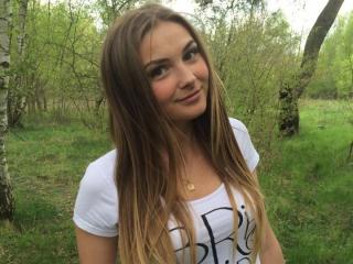 LarissaSexy69 - Webcam sexe avec cette Splendide jeune bombe hot blonde doré sur le site Boobs cam 