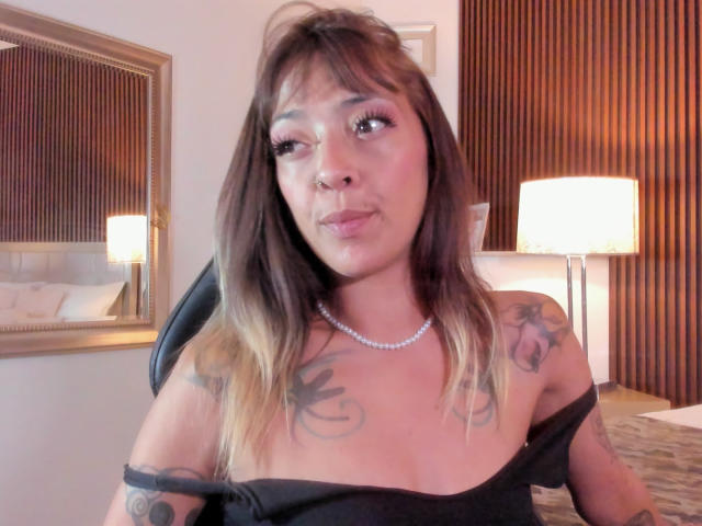 IsaGonzalez - Live Sex Cam - 25872157