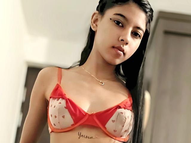 StrawberryAndJennifer - Live sex cam - 25873229