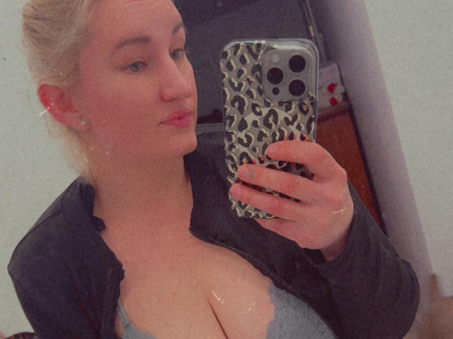 LillieLove - Live Sex Cam - 25881997