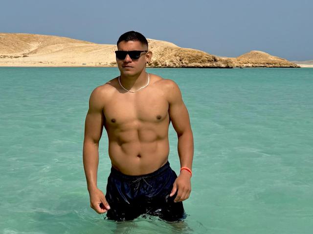 LoganVelasco - Live porn &amp; sex cam - 25902429