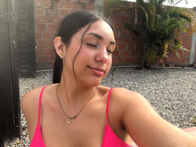 EmmaRubis - Live sex cam - 25904353