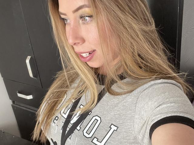 JennyLawry - Live Sex Cam - 25907657