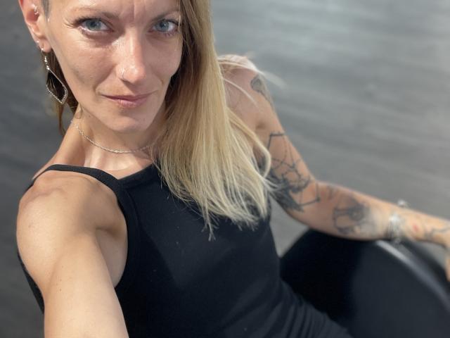 DaneeSoHot - Sexe cam en vivo - 25908785