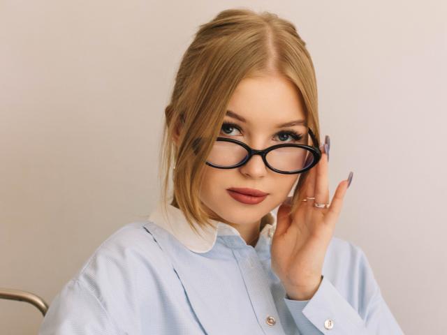 NicoleBrian - Live sex cam - 25933593