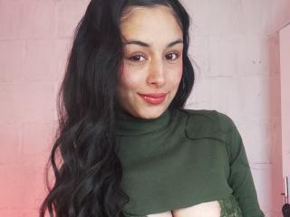 EmilyValeria - Live Sex Cam - 25937745