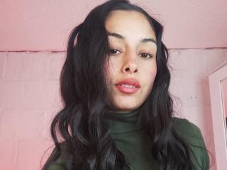 EmilyValeria - Live Sex Cam - 25937757