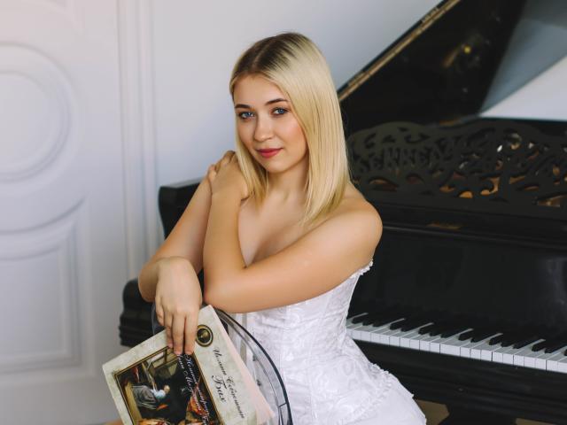 ChristinaAmur - Live Sex Cam - 25941645
