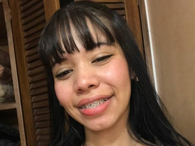 EmaGarces - Live Sex Cam - 25949133