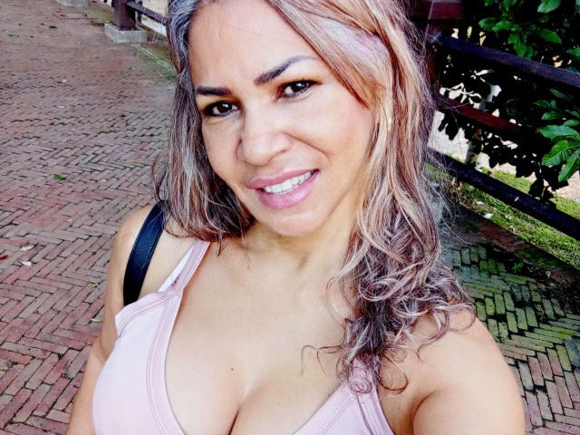 BrigiteWalsh - Sexe cam en vivo - 25956977