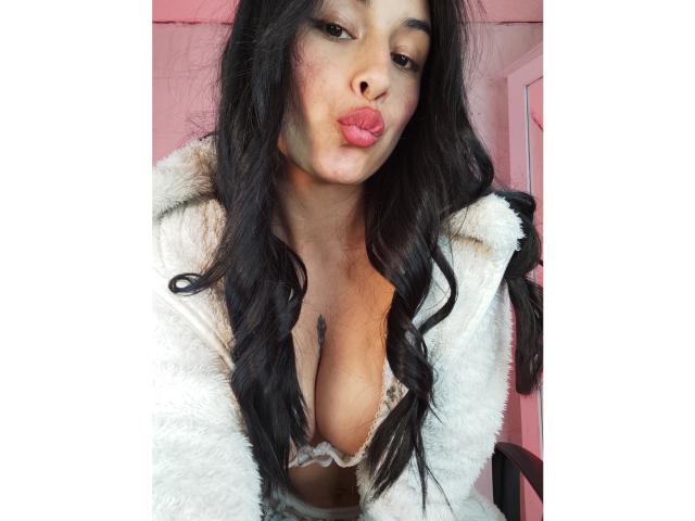 EmilyValeria - Live porn &amp; sex cam - 25957737