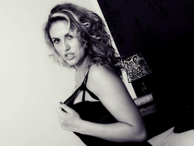 ChaudeLucy - Live sex cam - 2595899