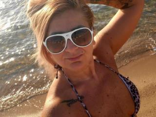 ChaudeEvely - Live porn &amp; sex cam - 25968265