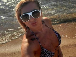 ChaudeEvely - Live porn &amp; sex cam - 25968313