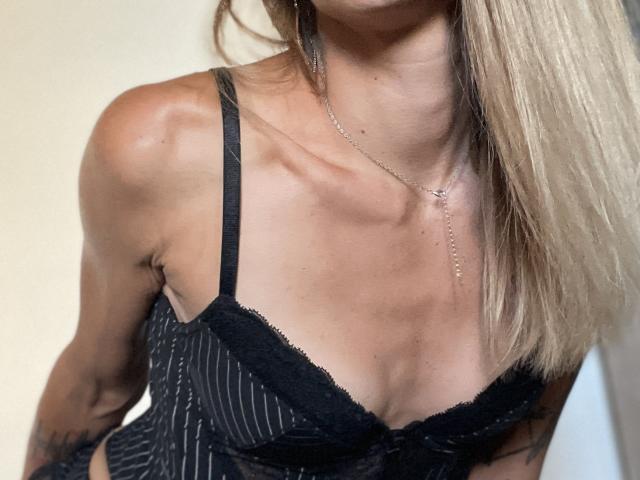 DaneeSoHot - Live porn &amp; sex cam - 25976133