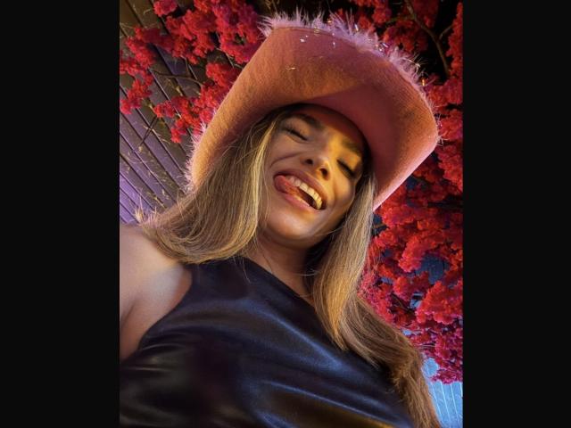 AdharaCooper - Live sex cam - 25978445