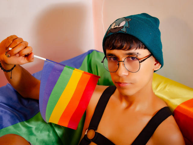 ThaylerJones - Live sexe cam - 25983125