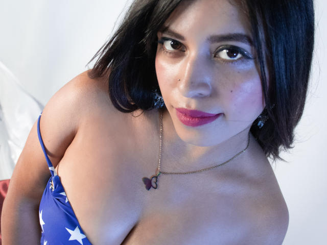 YinelaOslen - Élő pornó és szexkamera - 25990437