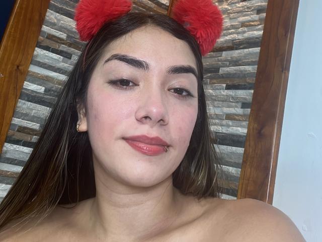 SharonKlart - Live Sex Cam - 25990461