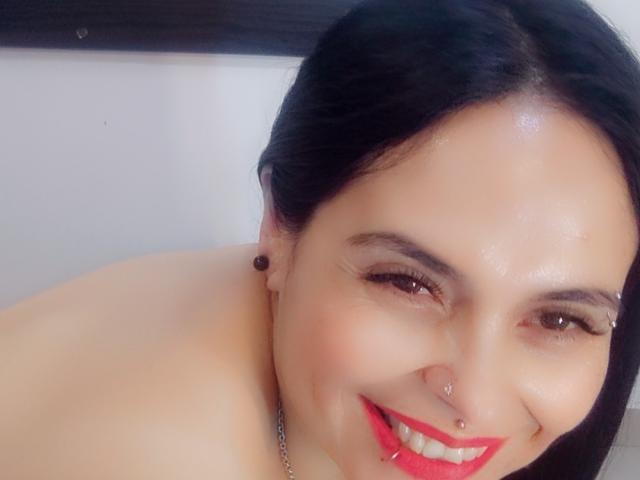 CharlotteCrofort - Live sex cam - 25998017