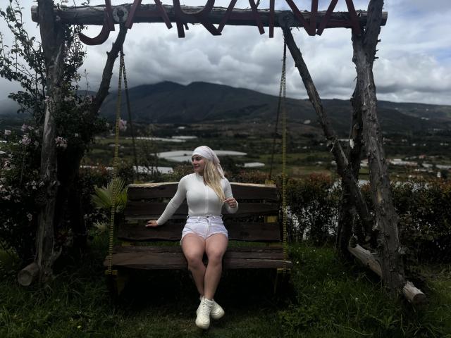 AtheneaRossi - Sexe cam en vivo - 25998113