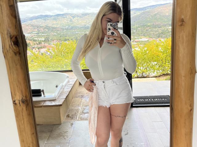 AtheneaRossi - Live sexe cam - 25998177