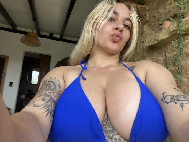 AtheneaRossi - Live sex cam - 25999477