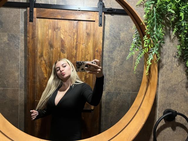 AtheneaRossi - Live sex cam - 26000641