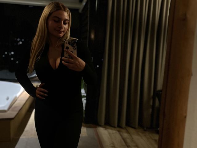 AtheneaRossi - Sexe cam en vivo - 26000697