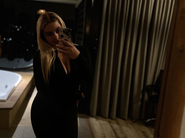 AtheneaRossi - Live porn &amp; sex cam - 26000729