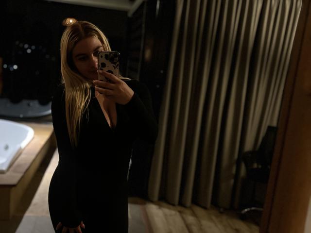 AtheneaRossi - Live porn &amp; sex cam - 26000733