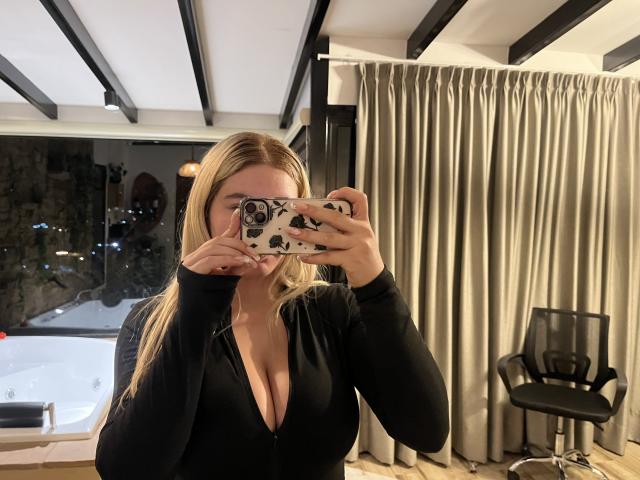 AtheneaRossi - Porno na żywo i seks kamera - 26000749