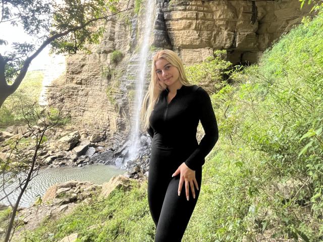 AtheneaRossi - Live Sex Cam - 26000877