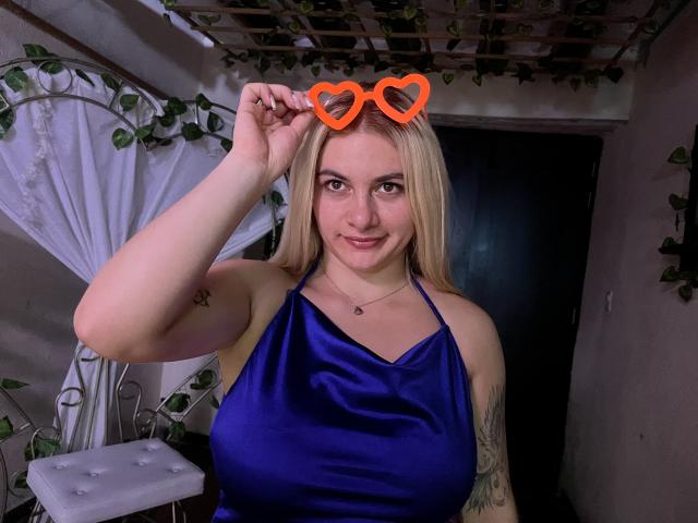 AtheneaRossi - Live sex cam - 26001613