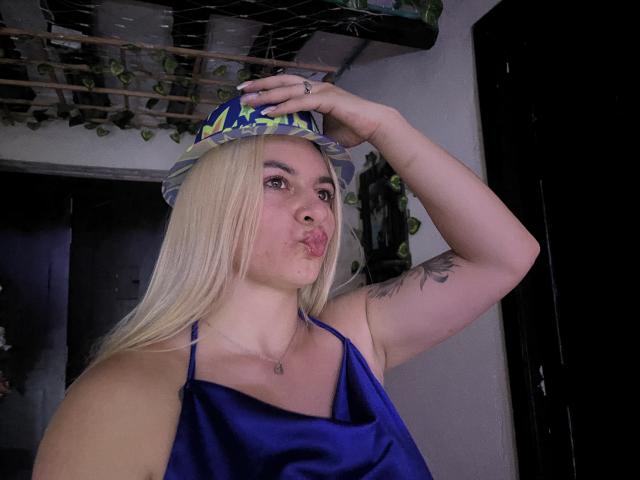 AtheneaRossi - Sexe cam en vivo - 26001645