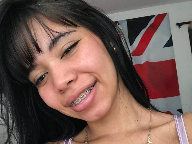 EmaGarces - Live Sex Cam - 26001665