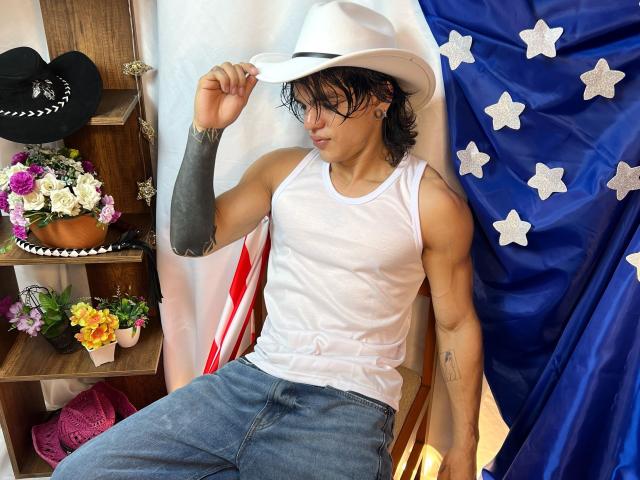 AlexBernal - Sexe cam en vivo - 26021885