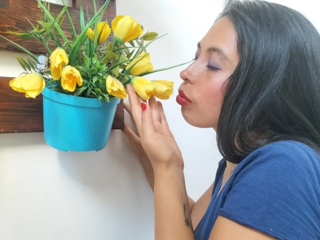 NikkieMilky - Live sex cam - 26031265