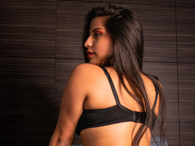 LailaBarker - Live sex cam - 26034533