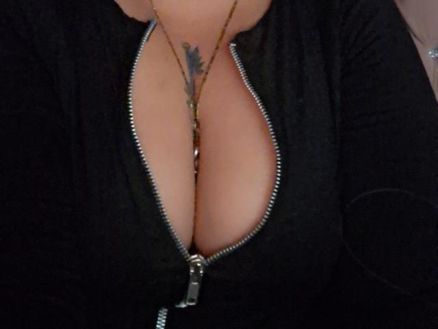 AlessadraJones - Live sex cam - 26036881