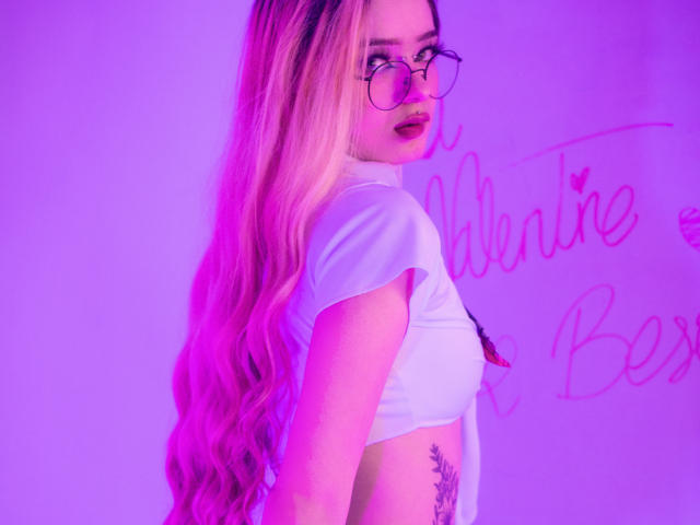 MiaValentine - Live sexe cam - 26042713