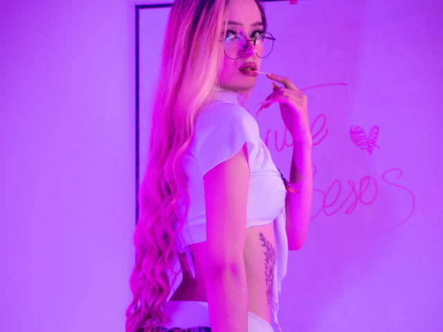 MiaValentine - Live Sex Cam - 26042733