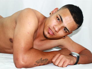 MaximoPride - Live chat hot with a latin american Horny gay lads 