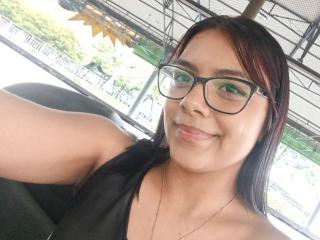 EmilyRobeerts - Live Sex Cam - 26059001